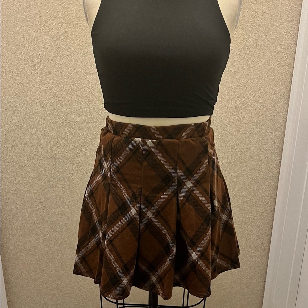 PLUS Size Plaid Mini Skirt - Picture 5 of 5